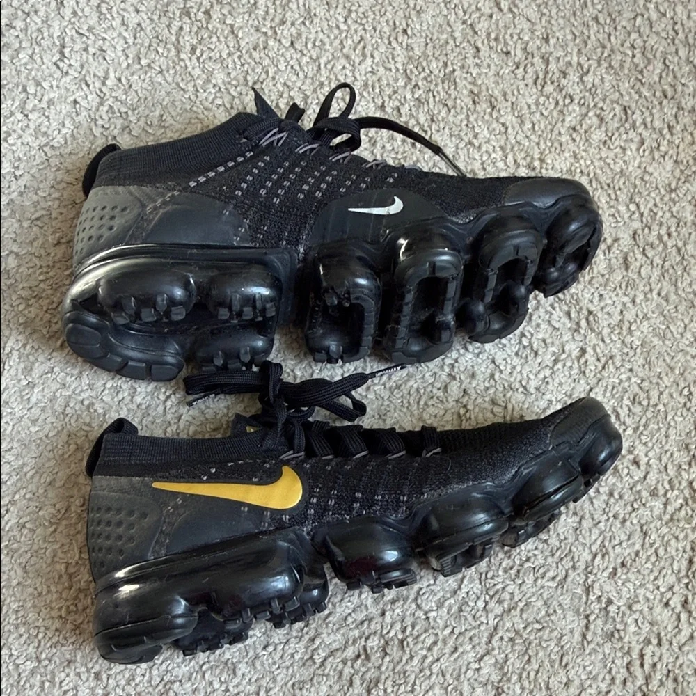 Nike vapor max Black Knit Running Sneakers with Gold Swoosh - Picture 8 of 8